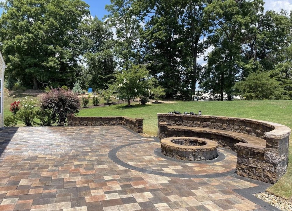 AlvarezLandscapes LLC