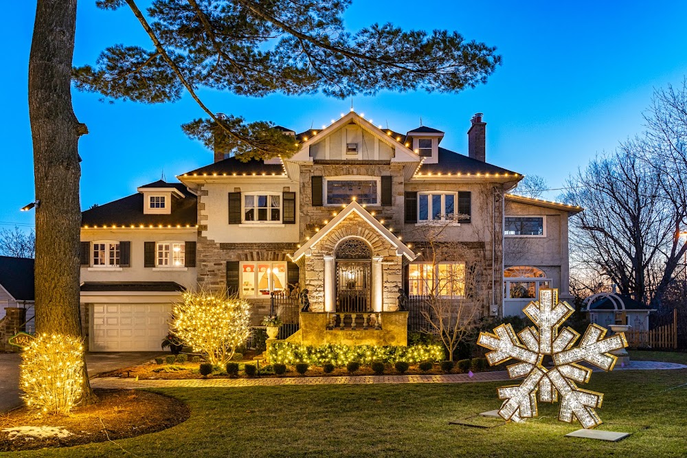 Christmas Decor of North Charlotte